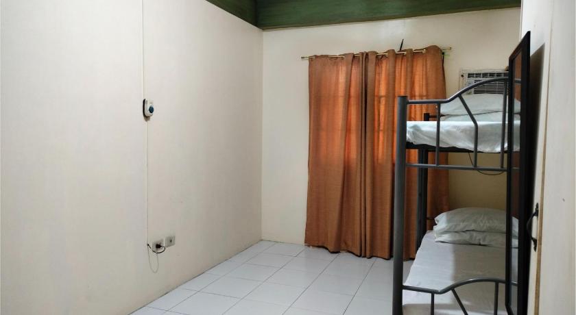 a bedroom with a bunk bed and a window, OYO 800 DDD Habitat Dormtel Bacolod  in Bacolod (Negros Occidental)