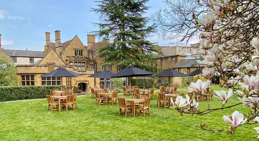 Mercure Banbury Whately Hall Hotel