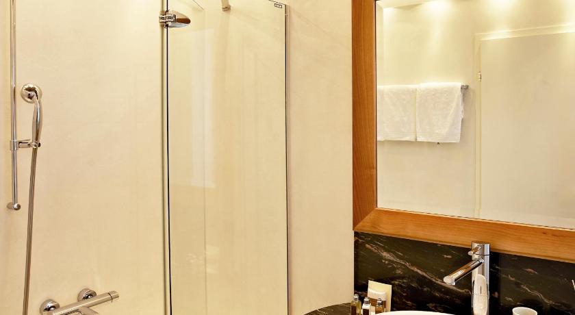 Image of Triple Room with River View 10