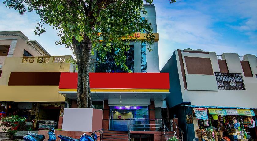 OYO 10811 Sri Sairam Residency