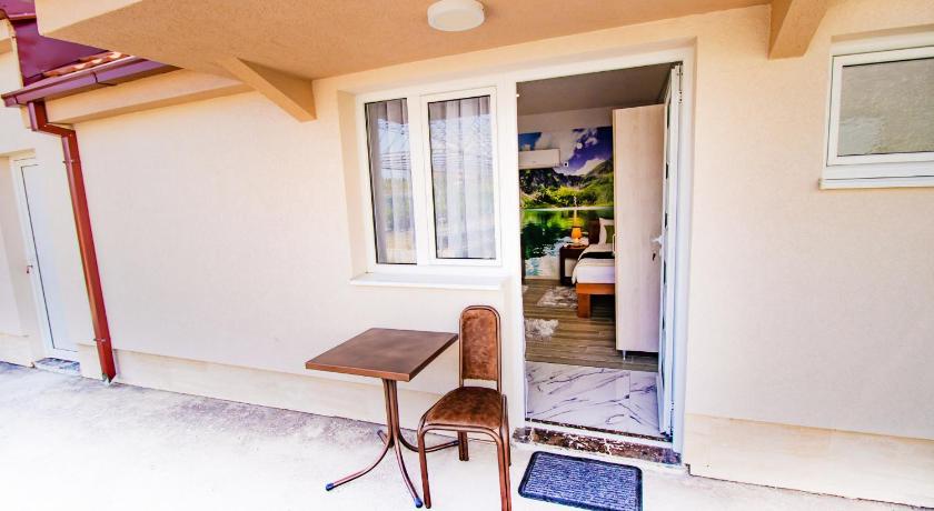 Simo apartments airport Podgorica photo