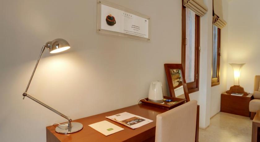 Image of Double Room with Pool View 7