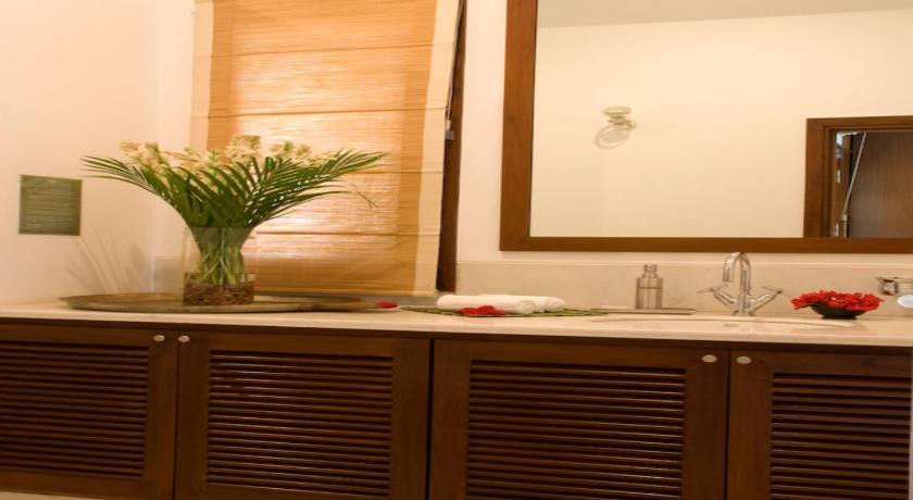 Image of Double Room with Pool View 6