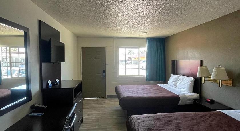 Rodeway Inn & Suites