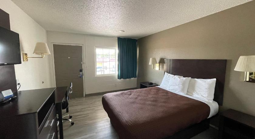 Rodeway Inn & Suites