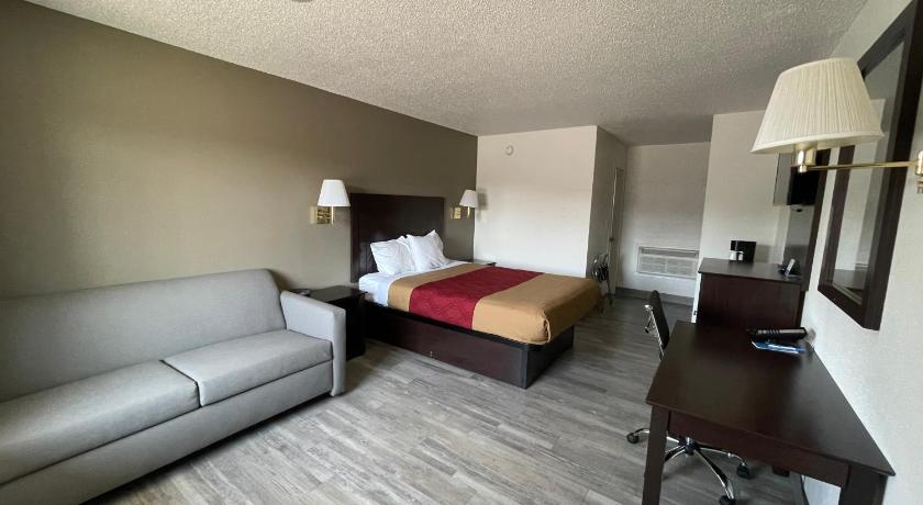 Rodeway Inn & Suites