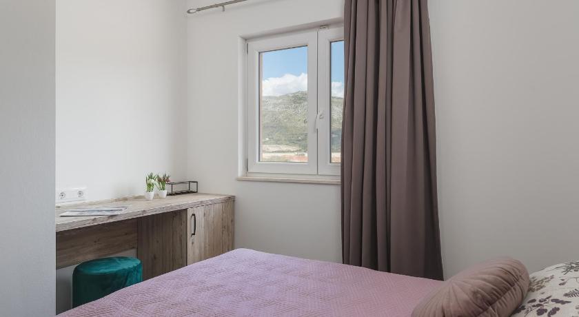 Image of Deluxe King Suite 3