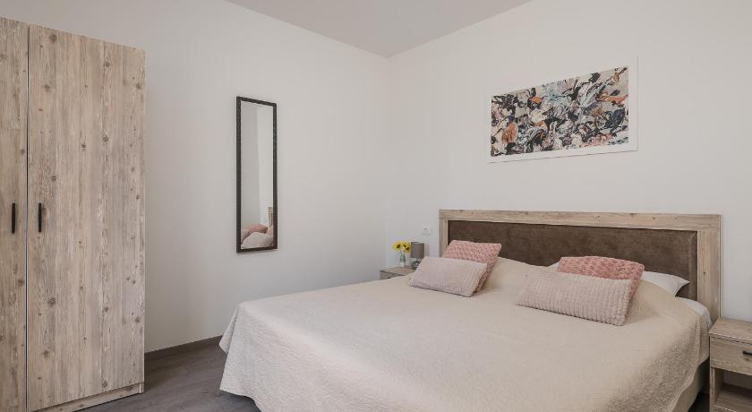 Image of Deluxe King Suite 1
