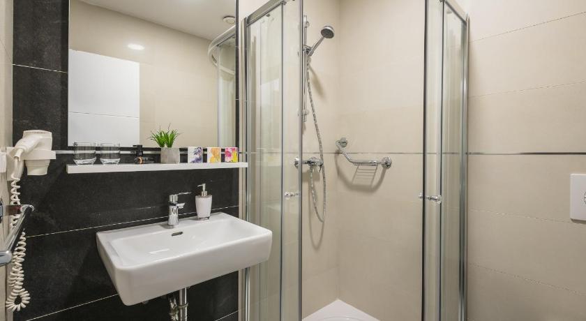Image of Deluxe Family Suite 3