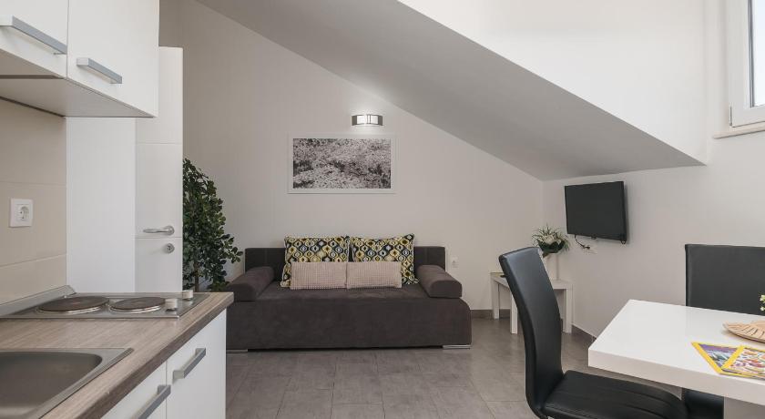 Image of Deluxe Family Suite 4
