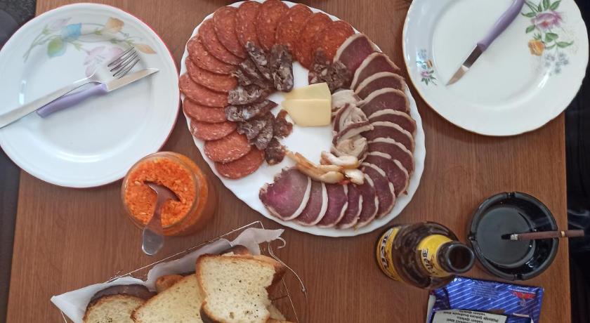 普拉日内 Katun Ljeljenak 4星级 民宿 套房