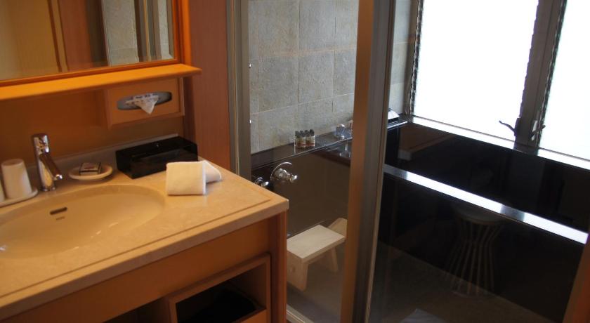 Image of Deluxe Double Room Garden View 16