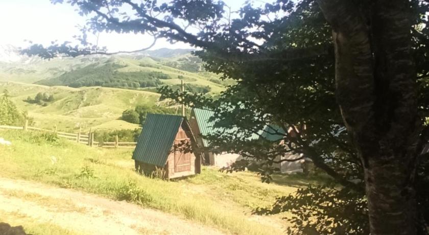 普拉日内 Katun Ljeljenak 4星级 民宿 泳池