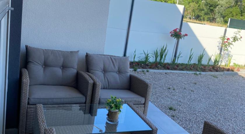 River Luxury House photo