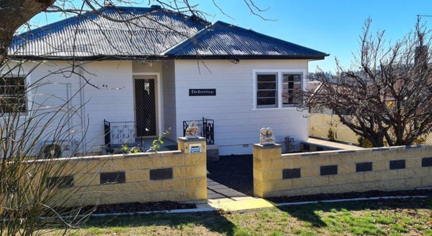 The Hermitage — Hotel in Cooma