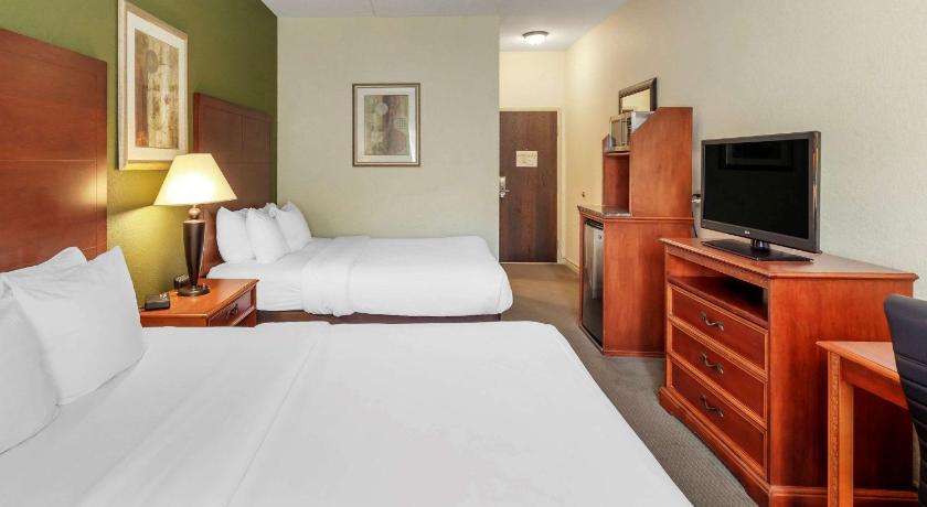 Comfort Inn & Suites Thousand Islands Harbour District