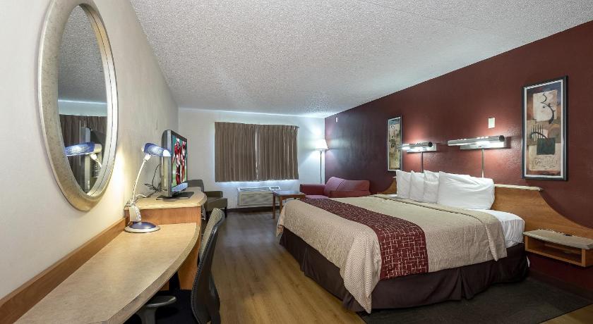 Red Roof Inn & Suites Cleveland - Elyria