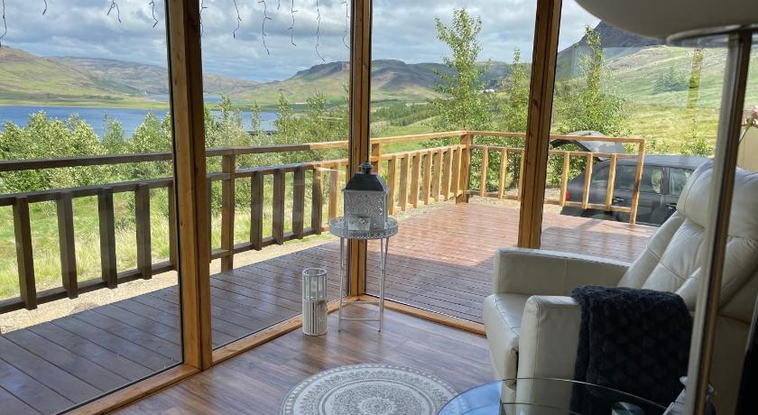 Icelandic Lake House photo