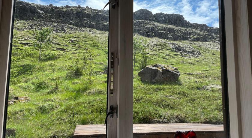 Icelandic Lake House photo