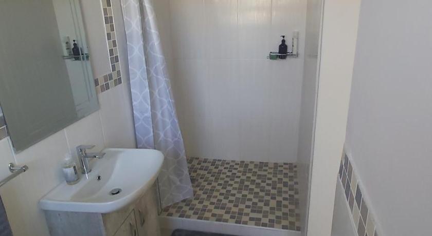 Cottage self catering unit with ensuite. photo