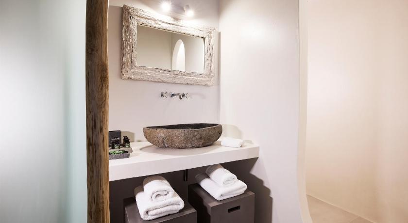 Nirome Luxury Suites photo