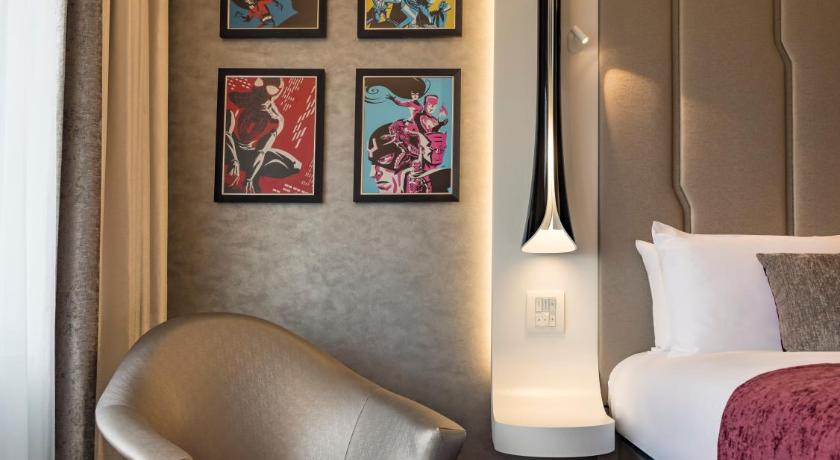 Disney's Hotel New York® - The Art of Marvel