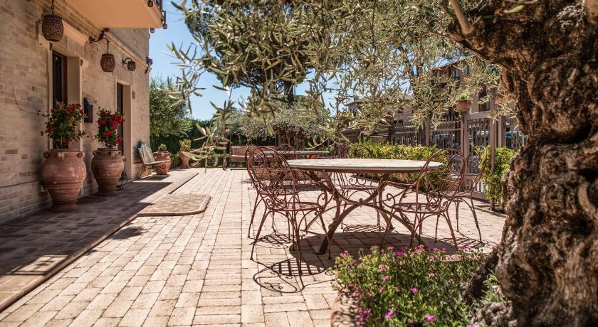 Assisi Domus Angeli 4-Star Hotel pool