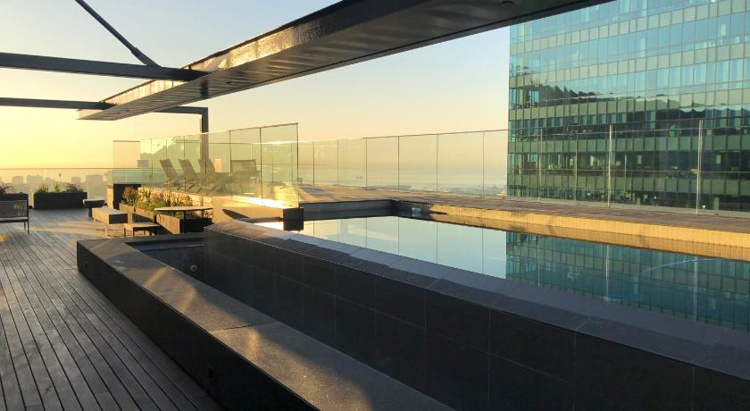 16 on Bree luxury studio apartment with city mountain views — Hotel in Cape Town