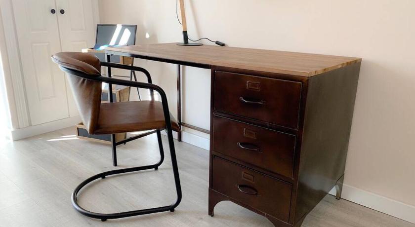 セビリア Sevilla Torneo PG Apartamentos 4つ星 シングルルーム スイート