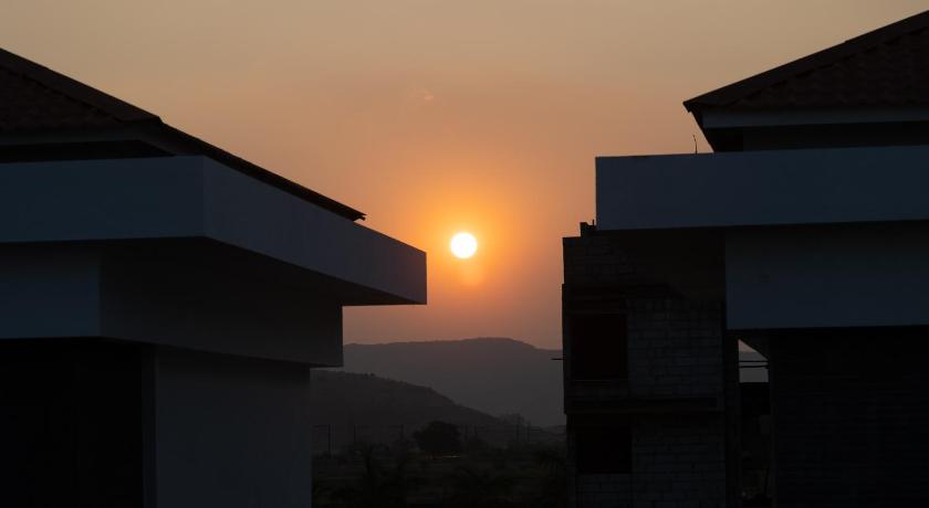 Mizzle Exotica Lonavala photo