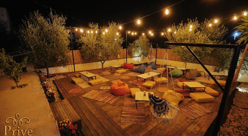 Prive Hotel and Apartment — Hotel in Saranda