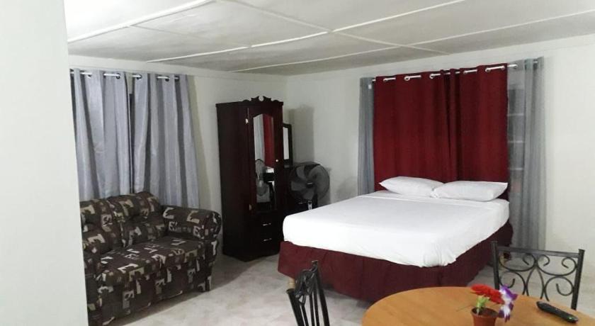 Apartments at WestVillage 5 NO AC low price studio — Hotel in Montego Bay