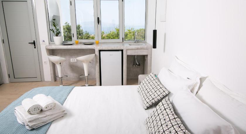 Sensia Studio with Sea View — Hotel in Santorini