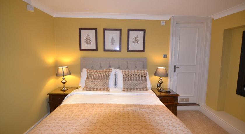 Angel and Royal Hotel photo