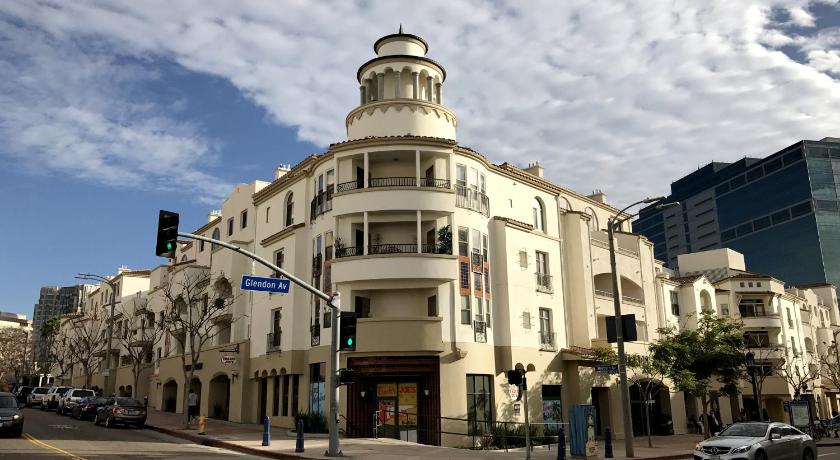 PERFECT Apt near UCLA POOL &amp; GYM OPEN w Parking B3 — Hotel in Los Angeles (CA)