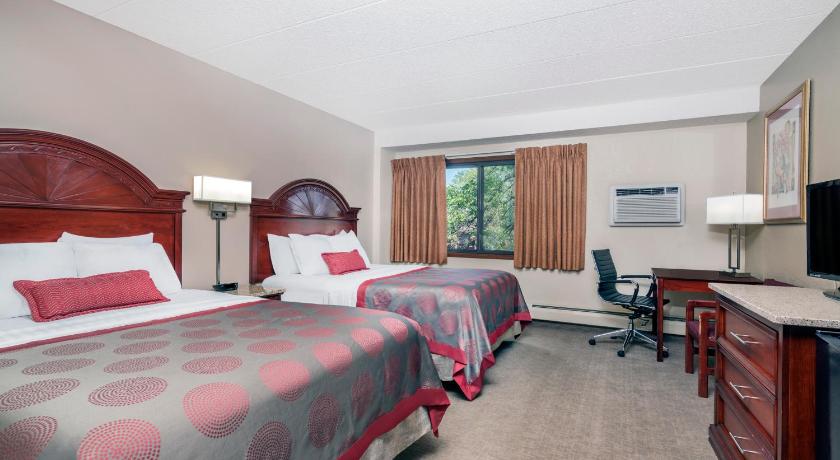 Ramada by Wyndham Minneapolis Golden Valley