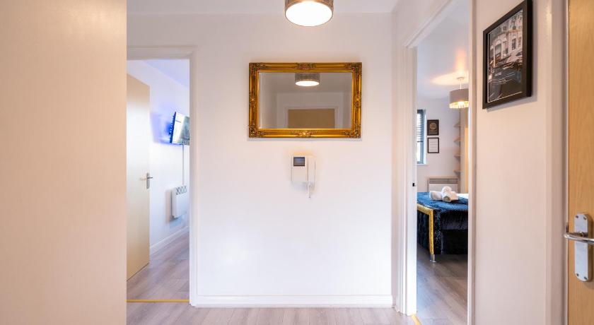 CALIBER STAYS Apartments & Homes - The Medusa Suite - 2 Bedroom Apartment - City Centre - FREE NETFL photo