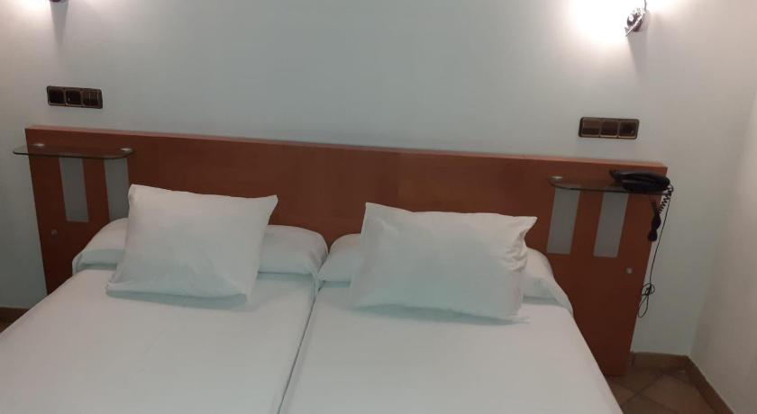 HOTEL EL CASTELL photo