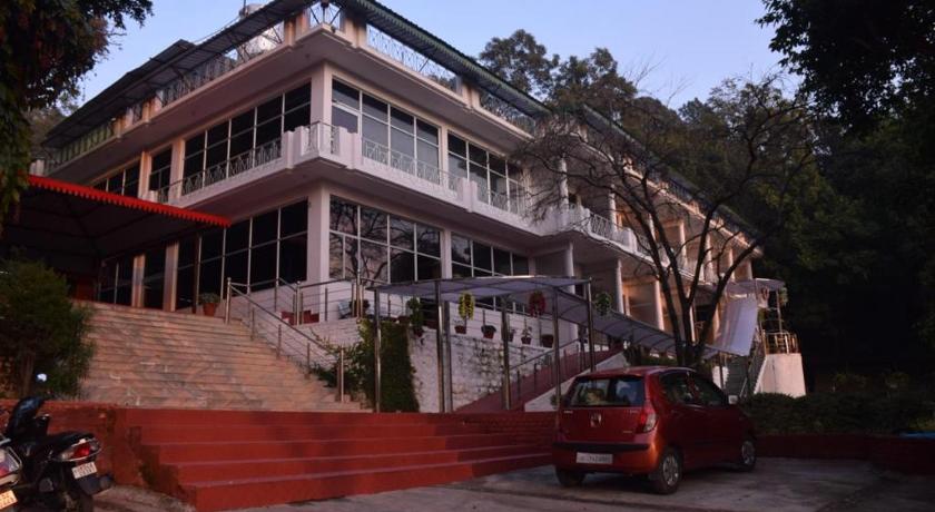 The Pineoak Resort, Bhimtal — Hotel in Nainital