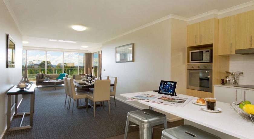 Pacific Suites Canberra