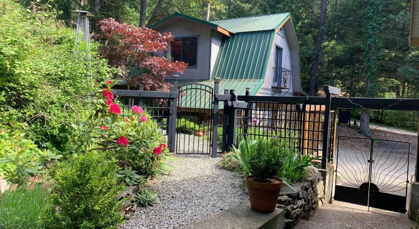Salt Spring Carriage House B&amp;B — Hotel in Salt Spring Island (BC)