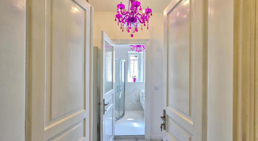 Collins Amethyst Center — Hotel in Pula