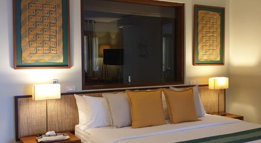 Image of Deluxe King Ocean View 12