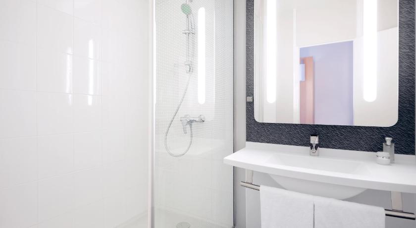 Image of Executive Room with 1 double bed and sofa 10