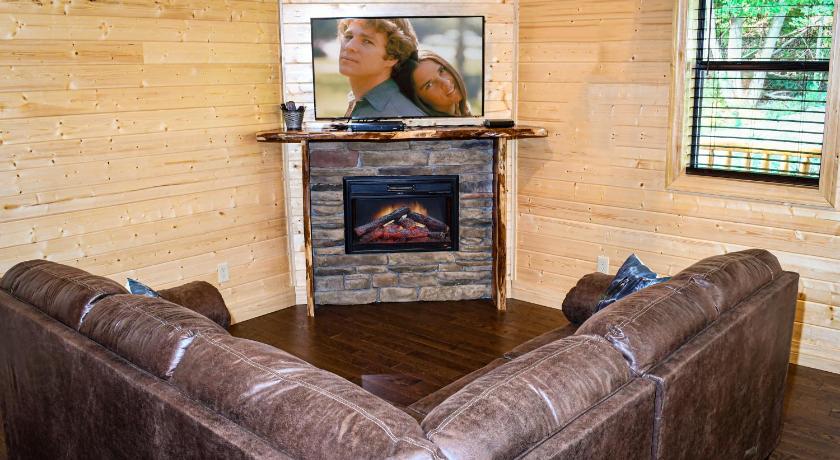 Gatlinburg - Honeymoon Hideaway photo