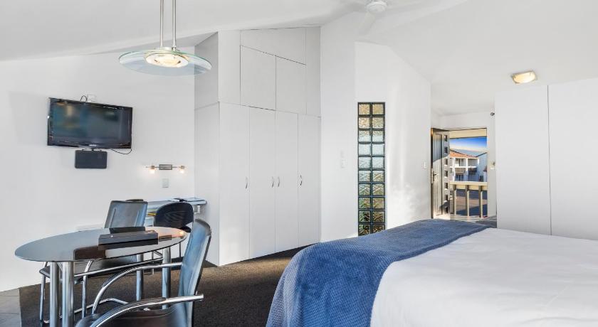 Image of Executive King Suite - Water Front 6