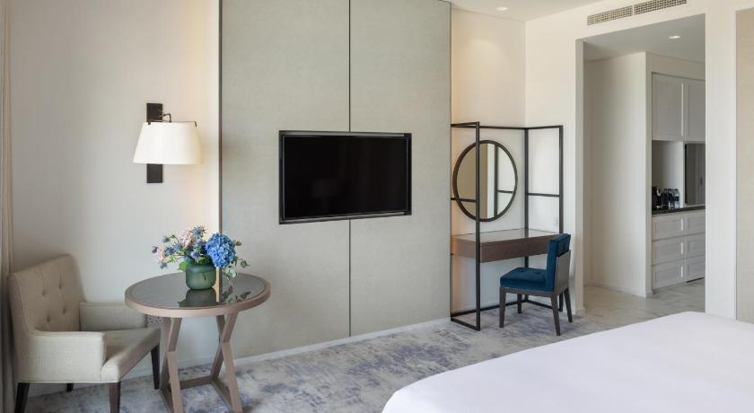 Image of Deluxe Ocean View King Room 1