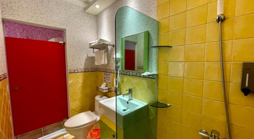 Rainbow BnB - image 40
