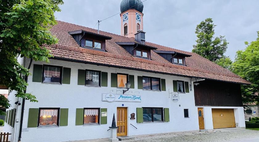 Pension Hirsch — Hotel in Seeg