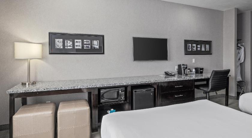 Home Inn & Suites Regina Airport